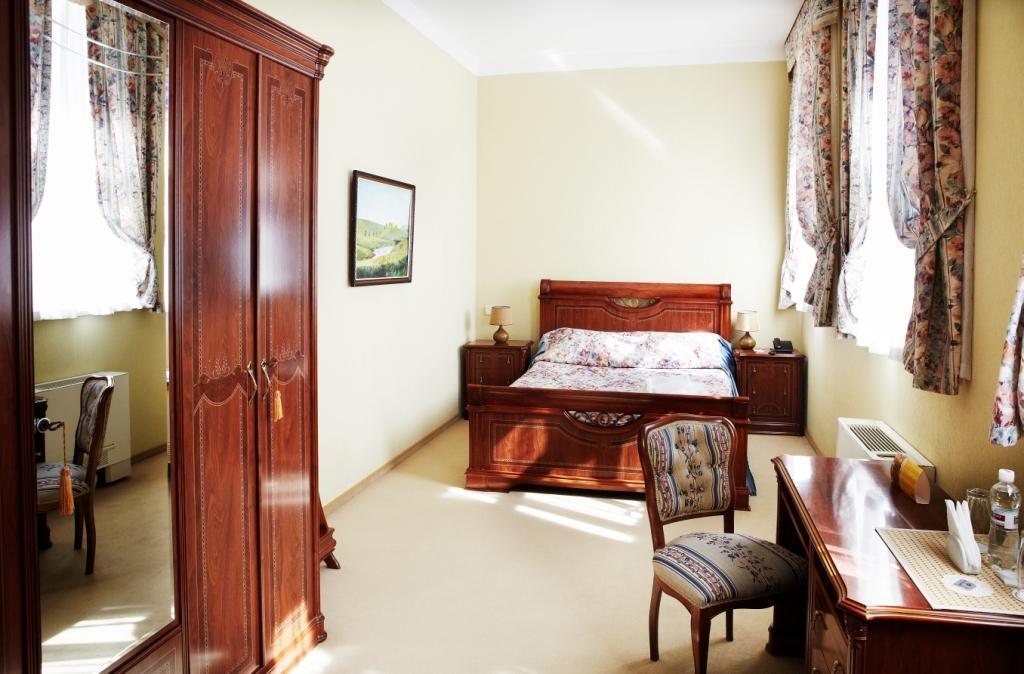 Astoria Hotel Днепър Екстериор снимка