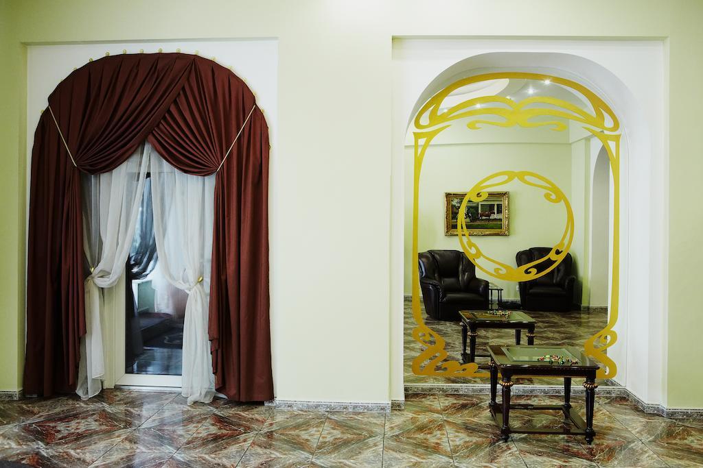 Astoria Hotel Днепър Екстериор снимка