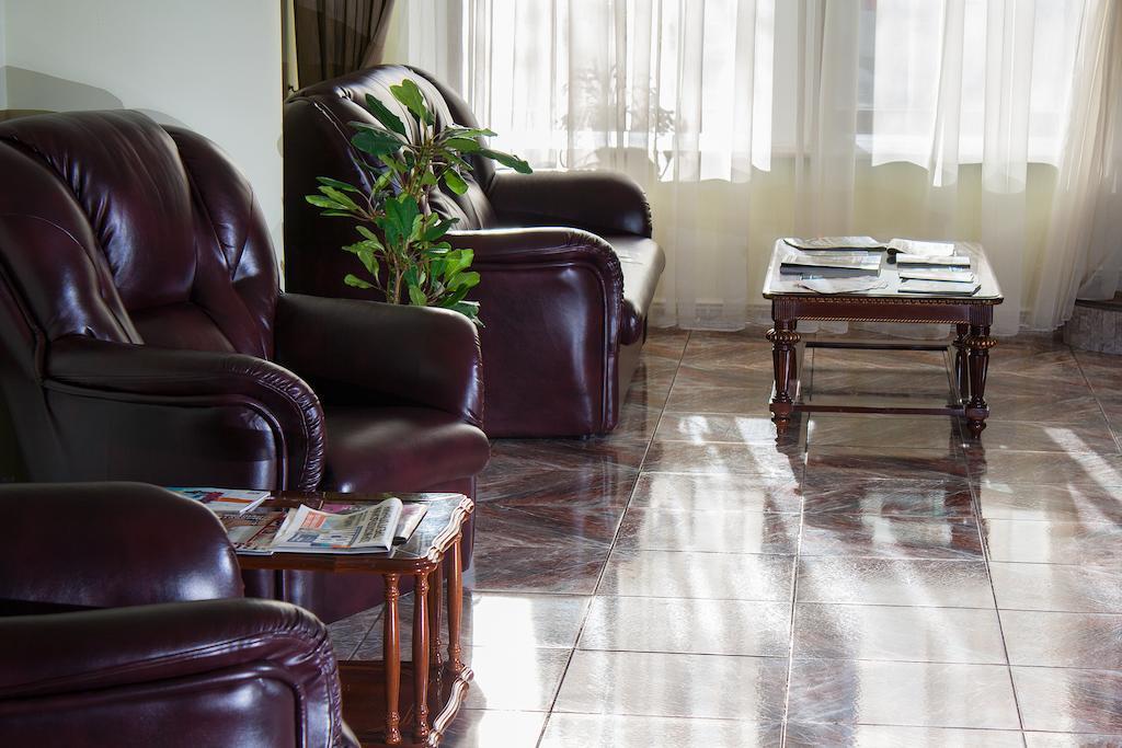 Astoria Hotel Днепър Екстериор снимка