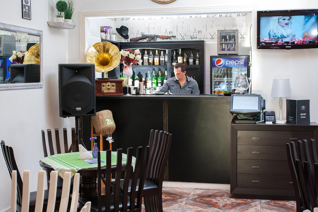 Astoria Hotel Днепър Екстериор снимка