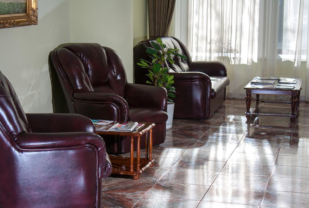 Astoria Hotel Днепър Екстериор снимка