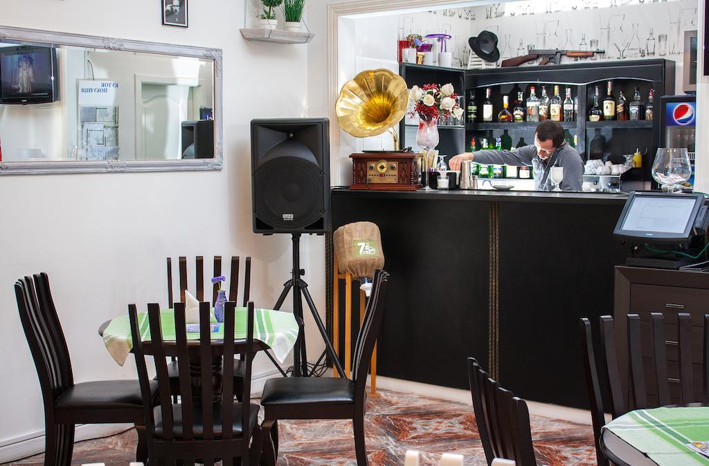 Astoria Hotel Днепър Екстериор снимка